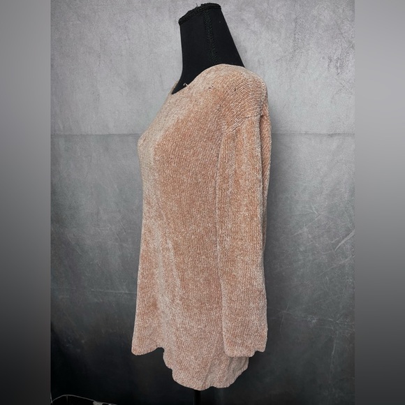 Salmon pink cable knit long sleeve light sweater with gold metallic weave detail - Picture 3 of 5